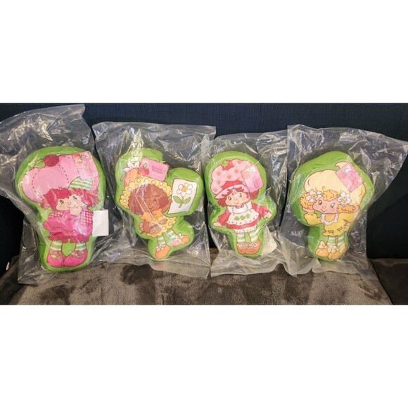The World Of Strawberry Shortcake And Friends Set Of 4 Plush Pillows  New W/Tags - Picture 1 of 6